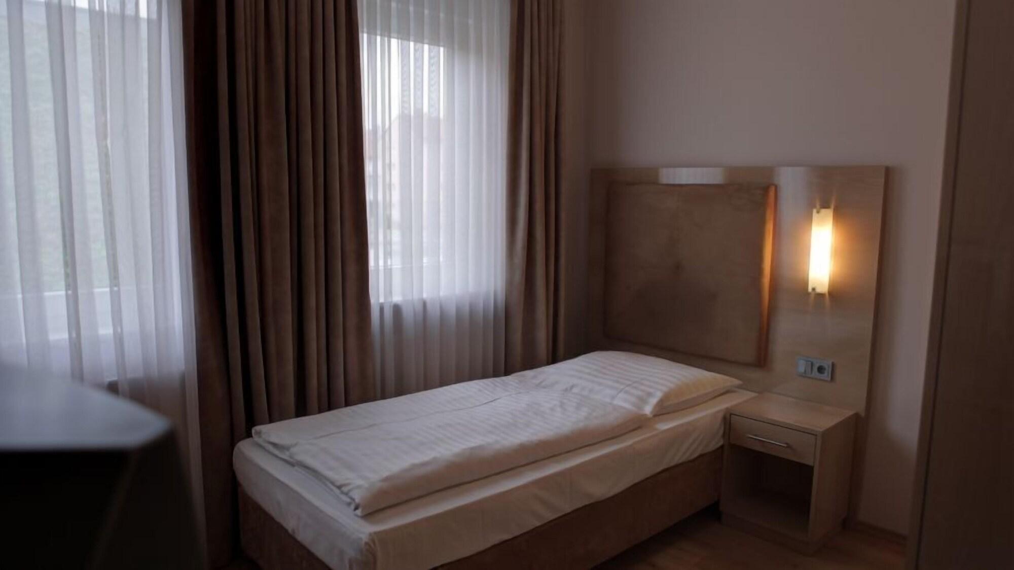 Hotel Am Kurfuerstenplatz - Messe Frankfurt nad Menem Zewnętrze zdjęcie